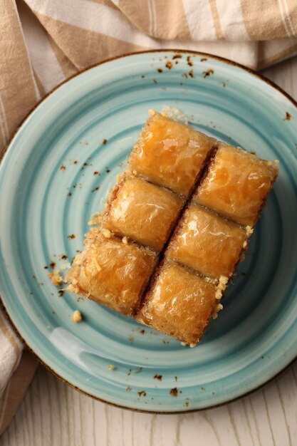 Baklava dolce tradizionale turco con noci di acagiù Baklava fatta in casa con noci e miele