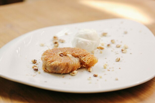 Baklava dolce tradizionale turco con noci di acagiù Baklava fatta in casa con noci e miele