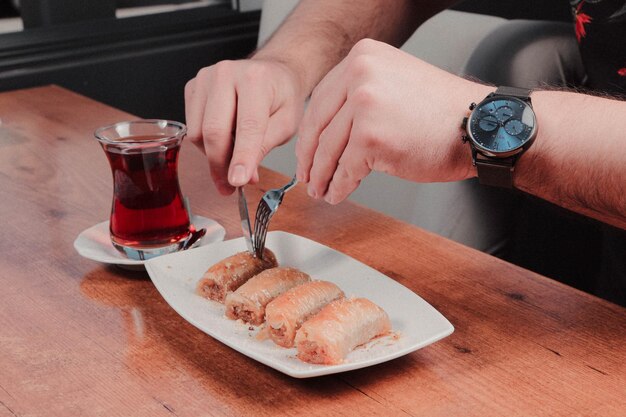 Baklava dolce tradizionale turco con noci di acagiù Baklava fatta in casa con noci e miele