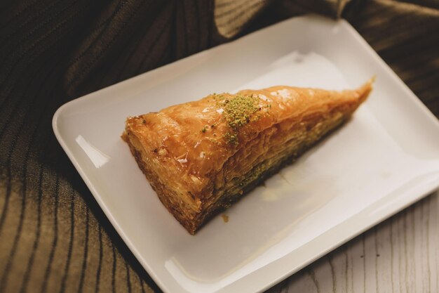 Baklava dolce tradizionale turco con noci di acagiù Baklava fatta in casa con noci e miele