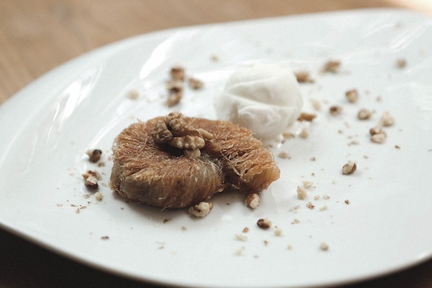 Baklava dolce tradizionale turco con noci di acagiù Baklava fatta in casa con noci e miele