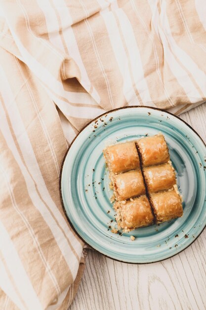 Baklava dolce tradizionale turco con noci di acagiù Baklava fatta in casa con noci e miele