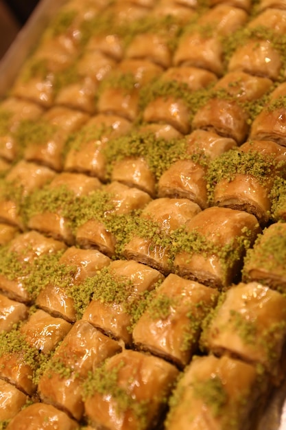 Baklava dolce tradizionale turco con noci di acagiù Baklava fatta in casa con noci e miele