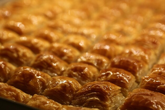 Baklava dolce tradizionale turco con noci di acagiù Baklava fatta in casa con noci e miele