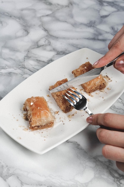 Baklava dolce turco tradizionale con anacardi, noci. Baklava fatta in casa con noci e miele.