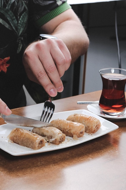 Baklava dolce turco tradizionale con anacardi, noci. Baklava fatta in casa con noci e miele.