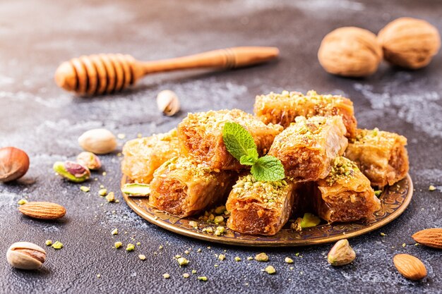 Baklava fatto in casa con noci e miele