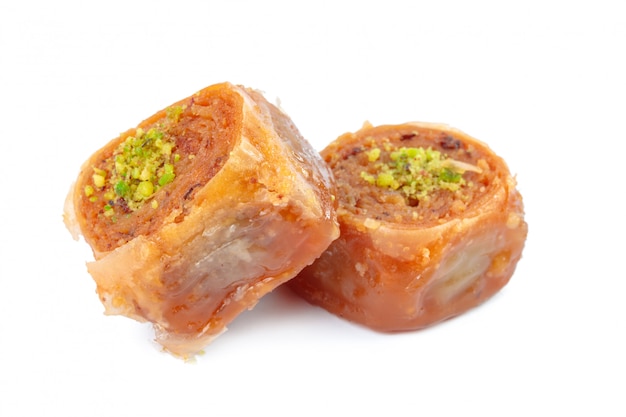 Baklava turco del dessert del Ramadan isolato su bianco