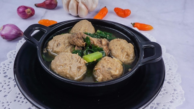 Bakso o polpetta in un fuoco selettivo wok