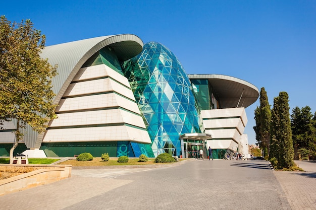 BAKU, AZERBAIGIAN - 14 SETTEMBRE 2016: Park Bulvar Mall è un centro commerciale nel centro di Baku, in Azerbaigian.