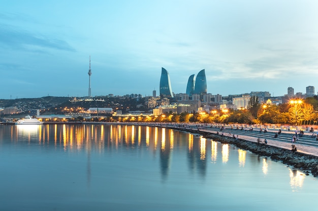 Baku City Caspian Sea Boulevard alla sera