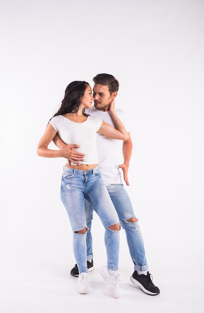 Ballerini di salsa, kizomba e bachata Concetto di ballo sociale