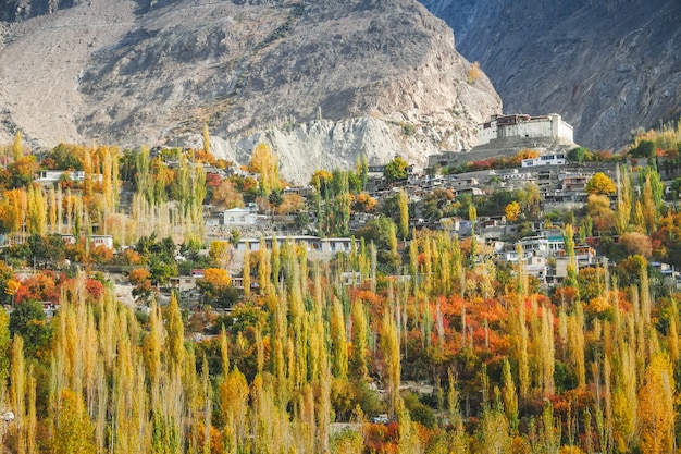 Baltit fort in autunno. Karimabad, valle di Hunza, Pakistan.