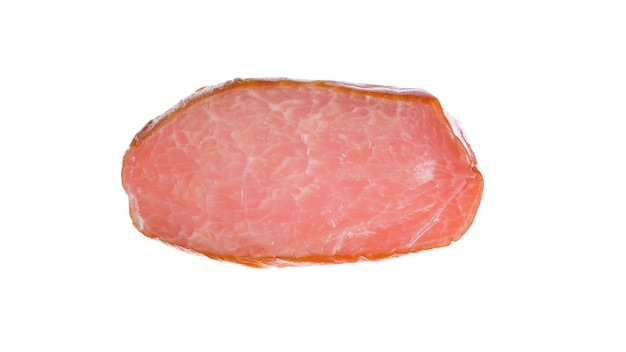 Balyk di carne affumicata su sfondo bianco Carne fresca e deliziosa isolata su fondo bianco