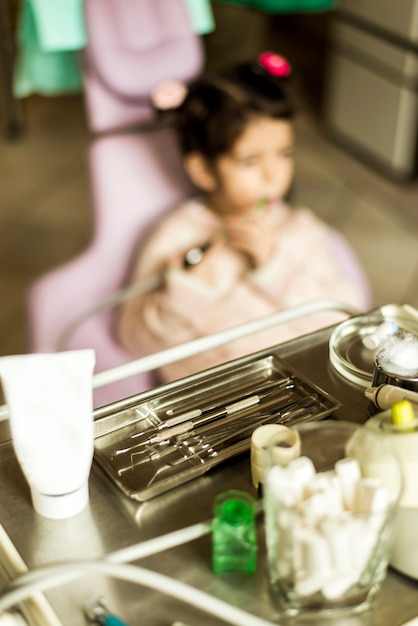 Bambina al dentista