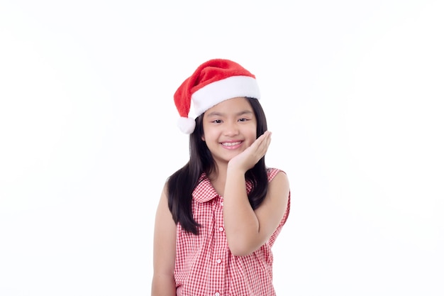 Bambina asiatica felice che porta il cappello della Santa