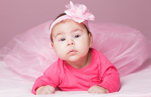 Bambina di tre mesi in tutù rosa