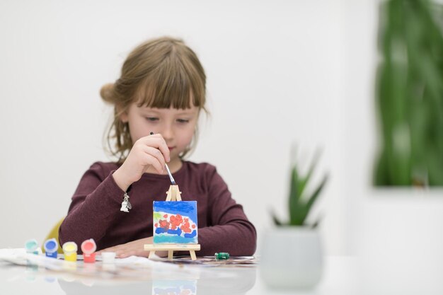 bambina felice dipinto su tela immagine a casa