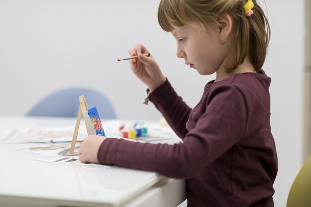 bambina felice dipinto su tela immagine a casa