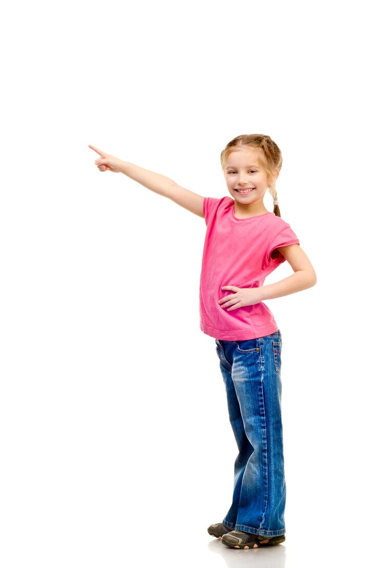 Bambina isolata su sfondo bianco