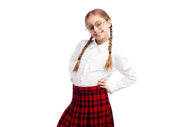 Bambina positiva in uniforme scolastica