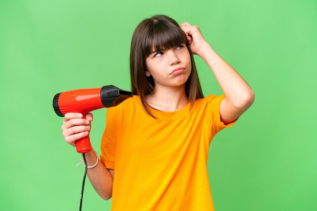 Bambina su sfondo isolato