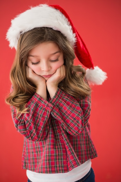 Bambina triste in cappello della santa