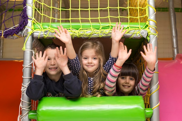 Bambini al parco giochi