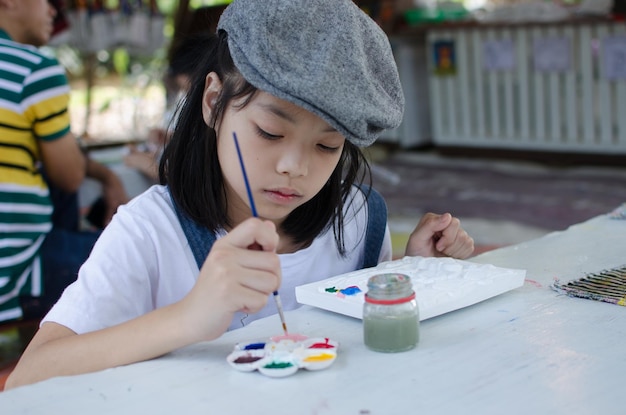 Bambini asiatici da colorare