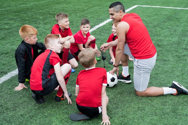 Bambini che ascoltano Pep Talk