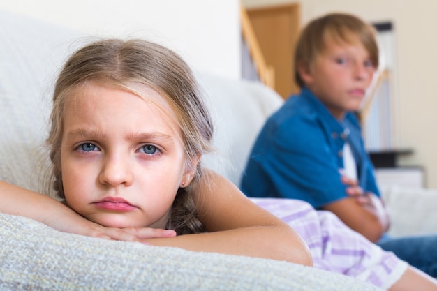 Bambini che hanno conflitti a casa