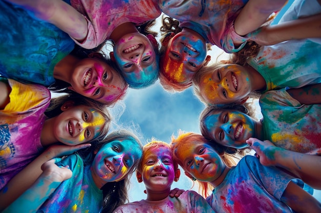 Bambini colorati che festeggiano Holi in stile impressionista