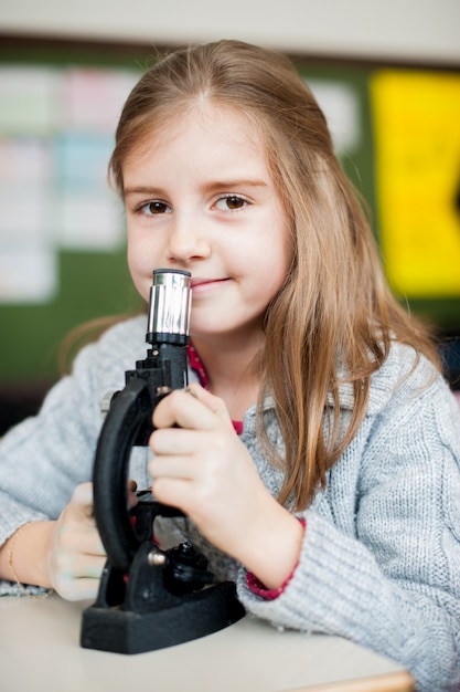 Bambini felici a scuola