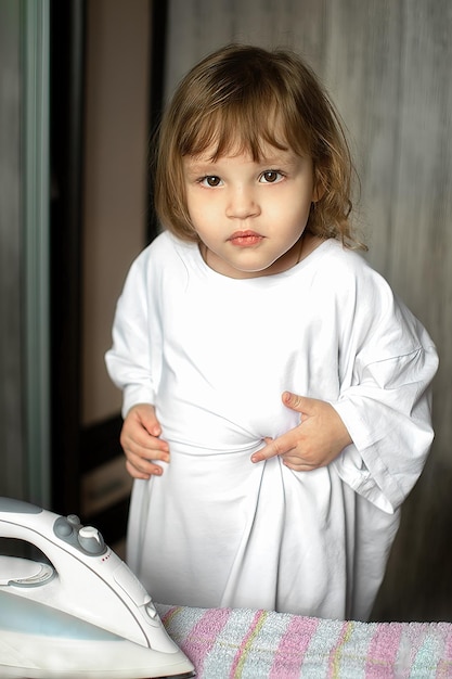 bambini piccoli come adulti a casa