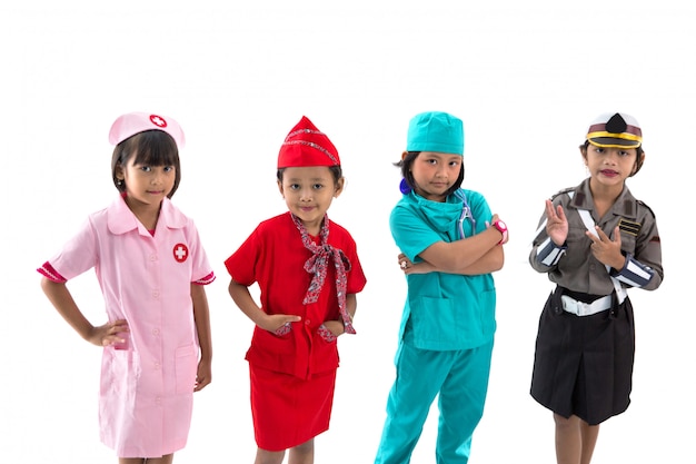 Bambini vestiti con costumi di diverse professioni