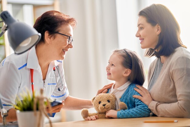 Bambino ad un appuntamento medico