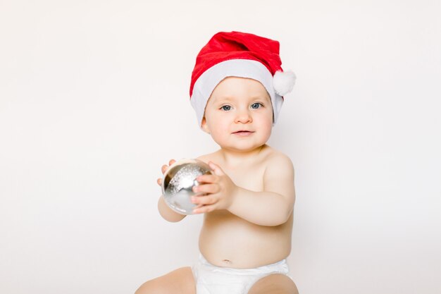 bambino che porta il cappello della santa