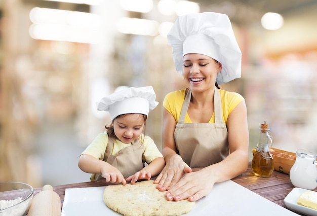 Bambino in cucina