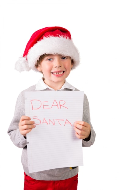 Bambino in possesso di una lettera a Babbo Natale