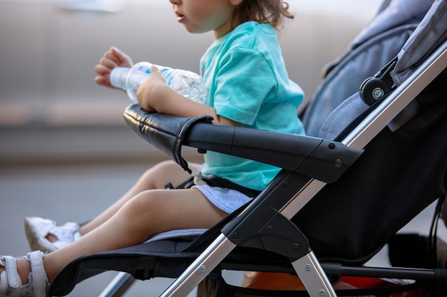 Bambino nel passeggino