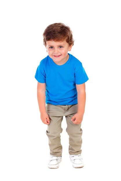 Bambino piccolo attivo con t-shirt blu