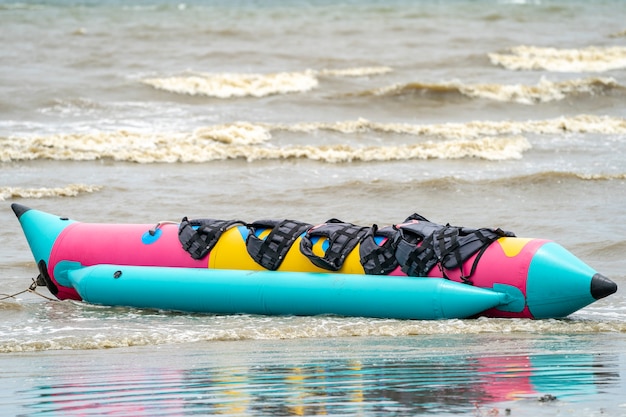 Banana Boat sulla spiaggia, provincia di Chonburi, Thailand