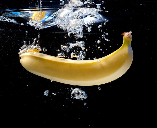 Banana in acqua