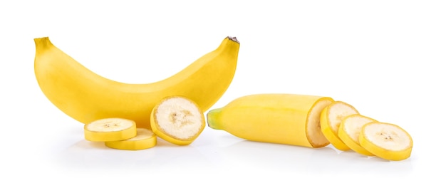 Banana isolata sulla superficie bianca