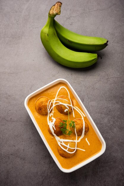 Banana Kofta al curry noto anche come Kachche Kele Ke Kofte in India