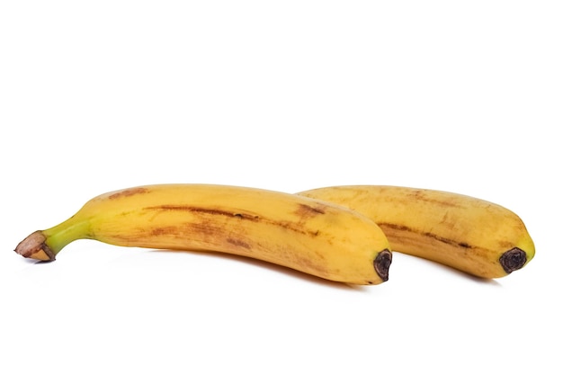 banane isolate su sfondo bianco con tracciato di ritaglio e piena profondità di campo.