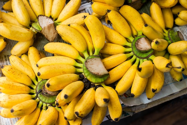 Banane mini o baby al banco in Asia sul mercato