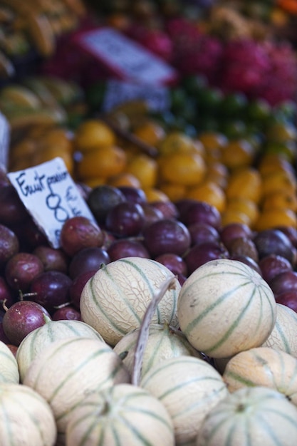 Bancarella di frutta tropicale