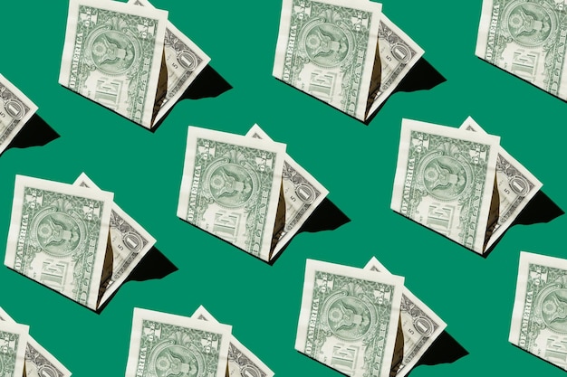Banconote in dollari su sfondo verde