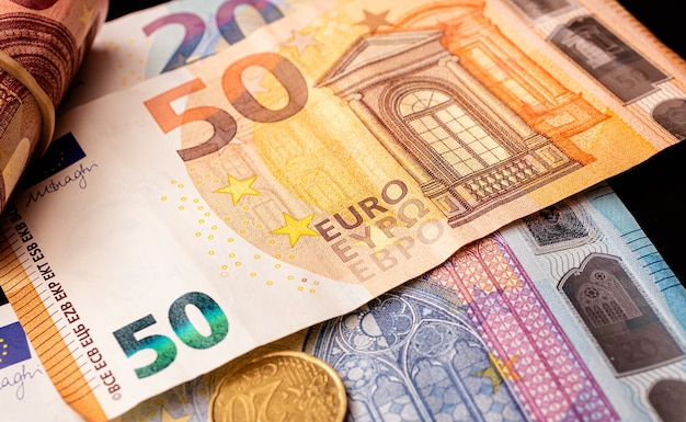 banconote in euro per il concetto di finanza ed economia dell'Unione europea